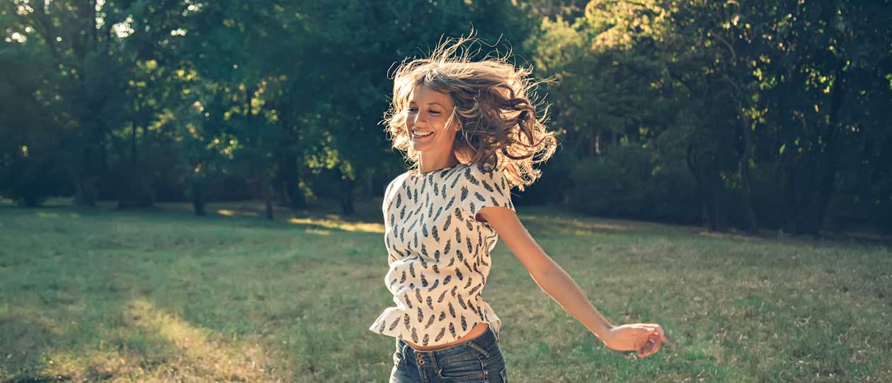 Young woman jumping in the outdoors