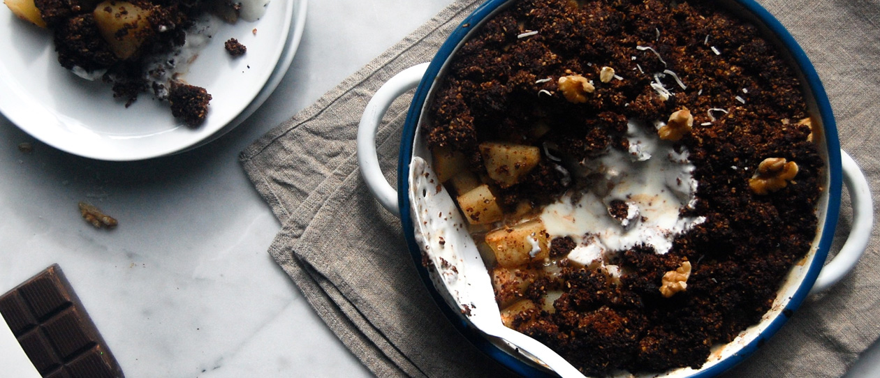 Pear ginger & dark chocolate crumble